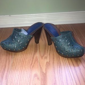 Platform wooden mules